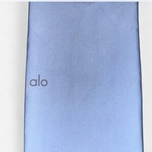 ALO Yoga Light Blue leggings
